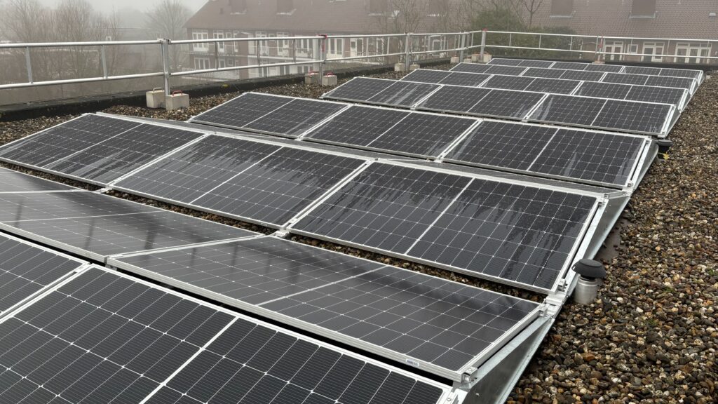 7 Met de overige 207 zonnepanelen zijn we natuurlijk even blij!