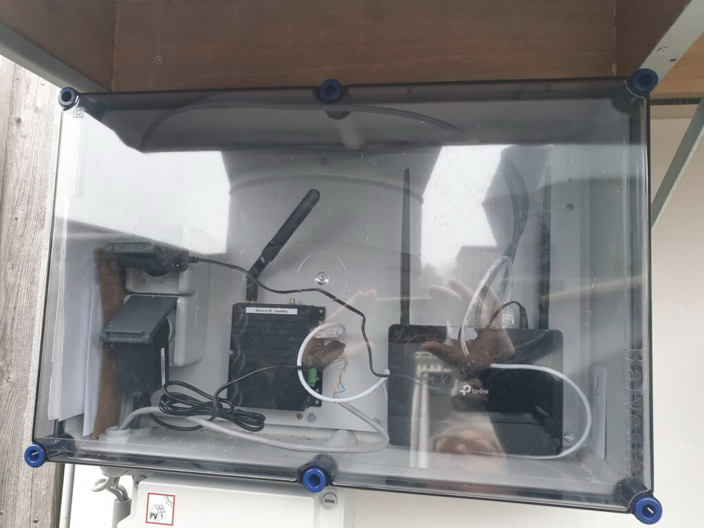 16 Dit kastje gaat er voor zorgen dat we via internet de opwek kunnen bekijken