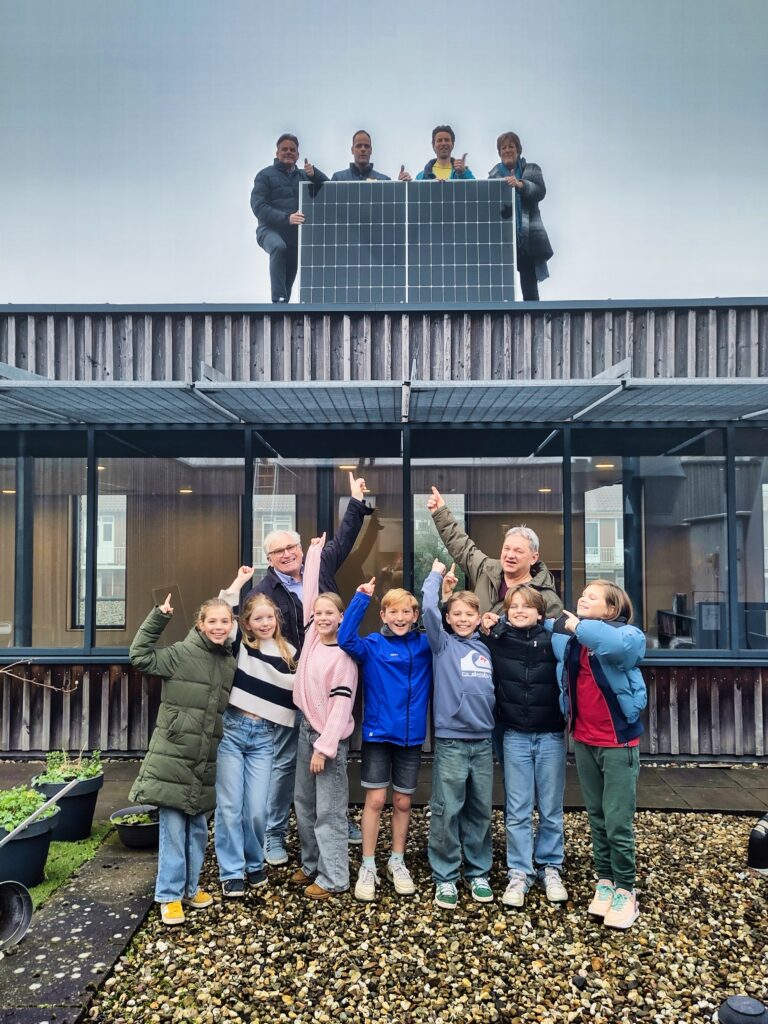Eerste zonnepaneel voor de Lorentzschool